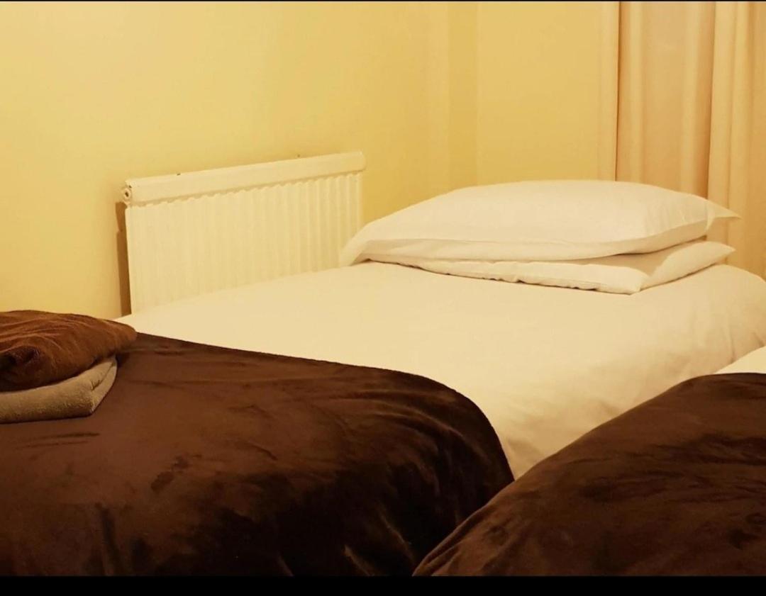The Bull Hotel Downton  Esterno foto