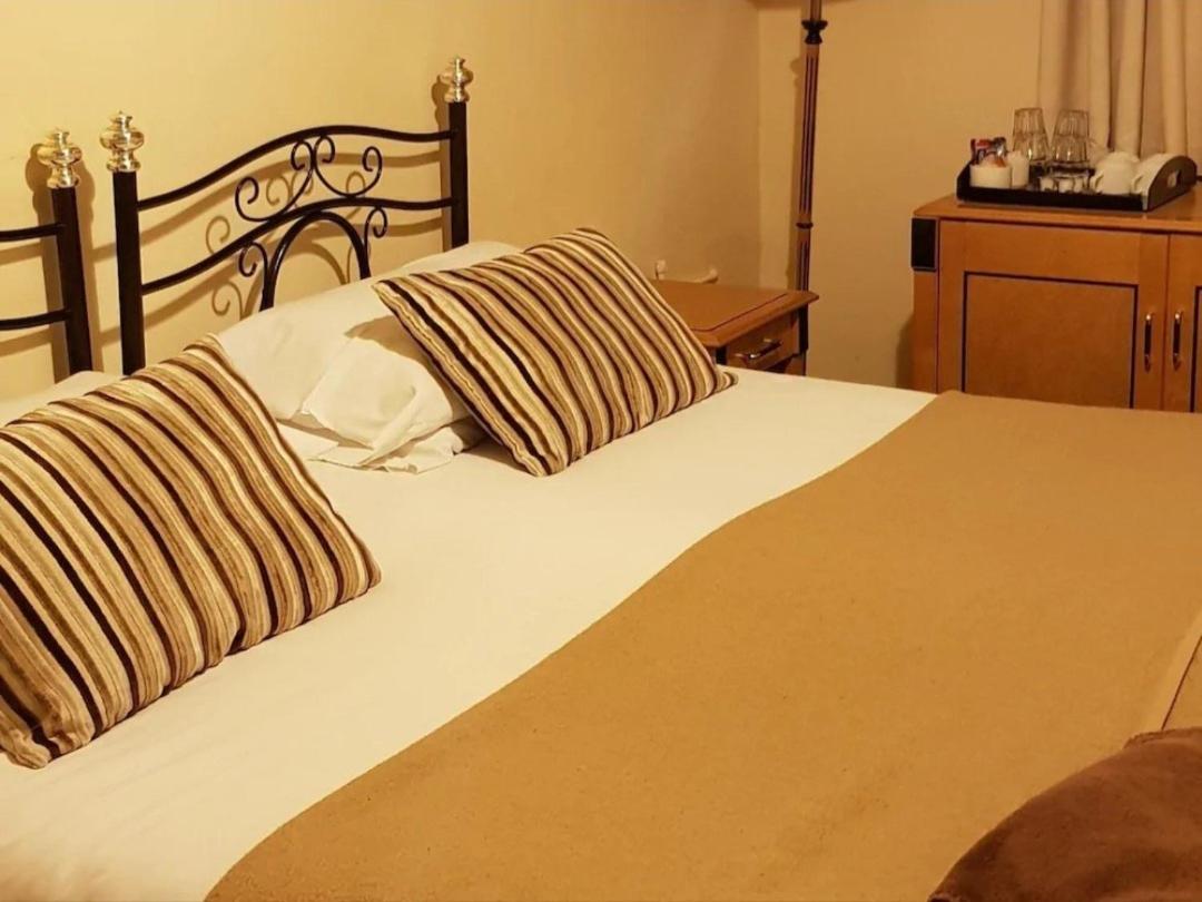 The Bull Hotel Downton  Esterno foto